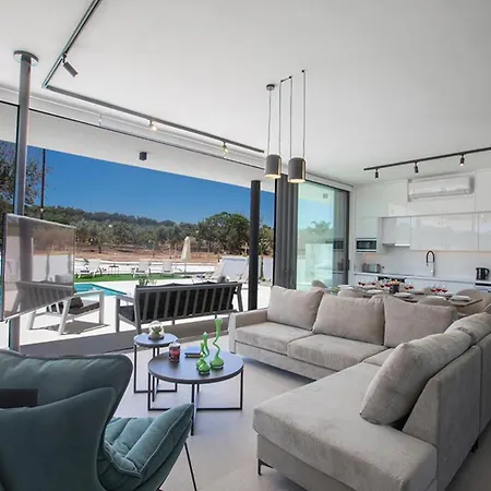 Rent Your Dream Holiday And Look Forward To Relaxing Beside Your Private Pool 1704 Villa Protaras