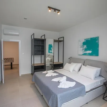 Villa Rent Your Dream Holiday And Look Forward To Relaxing Beside Your Private Pool 1704 *