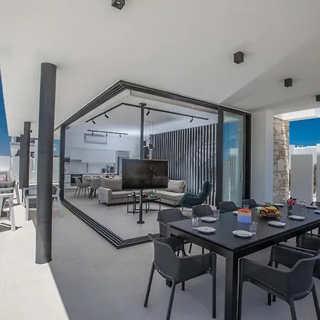 Rent Your Dream Holiday And Look Forward To Relaxing Beside Your Private Pool 1704 *