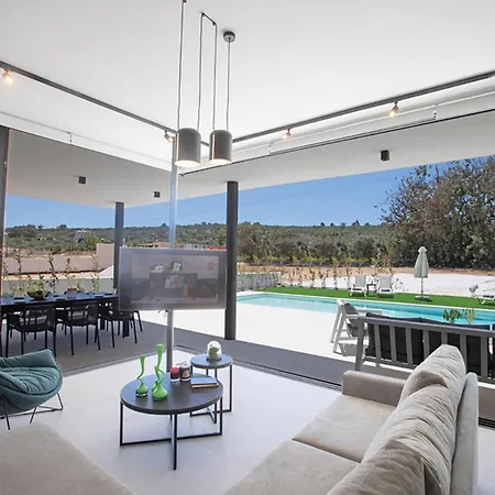 Rent Your Dream Holiday And Look Forward To Relaxing Beside Your Private Pool 1704 Villa Protaras