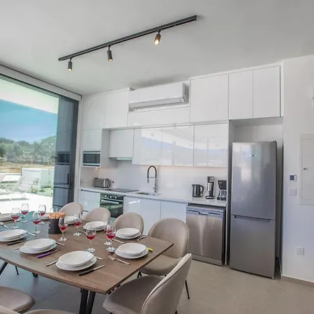 Rent Your Dream Holiday And Look Forward To Relaxing Beside Your Private Pool 1704