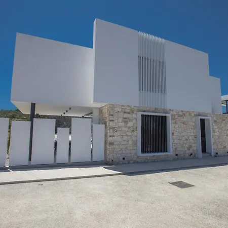 Rent Your Dream Holiday And Look Forward To Relaxing Beside Your Private Pool 1704 Villa