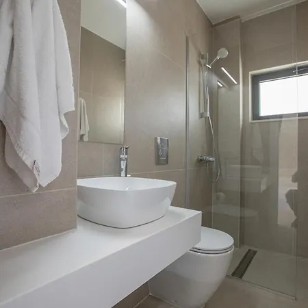 Villa Rent Your Dream Holiday And Look Forward To Relaxing Beside Your Private Pool 1704 *