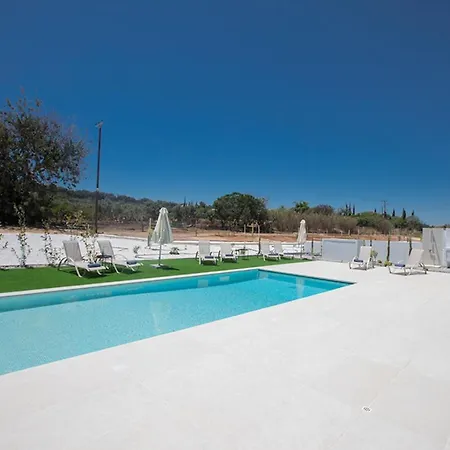 Rent Your Dream Holiday And Look Forward To Relaxing Beside Your Private Pool 1704 别墅